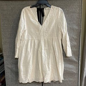 Beige dress in Medium size good condition